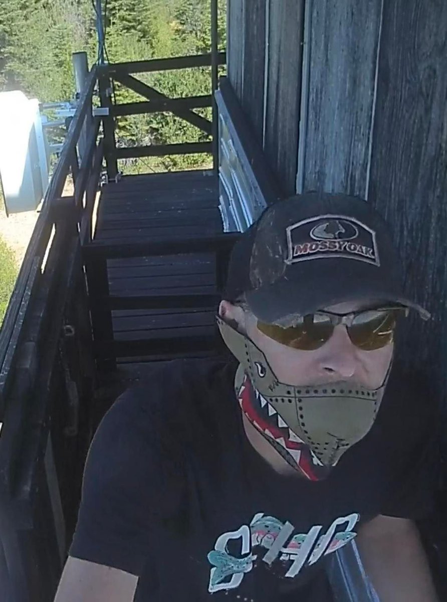 ORDeptForestry's tweet image. Not cool: Some individuals broke into our lookout tower in NE Jackson Co. &amp;amp; stole our fire detection camera equipment. These cameras monitor rural areas &amp;amp; help us catch fires small. 
If you recognize these people or see our gear for sale, notify Jackson Co. Sheriff's Office.