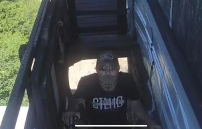 ORDeptForestry's tweet image. Not cool: Some individuals broke into our lookout tower in NE Jackson Co. &amp;amp; stole our fire detection camera equipment. These cameras monitor rural areas &amp;amp; help us catch fires small. 
If you recognize these people or see our gear for sale, notify Jackson Co. Sheriff's Office.