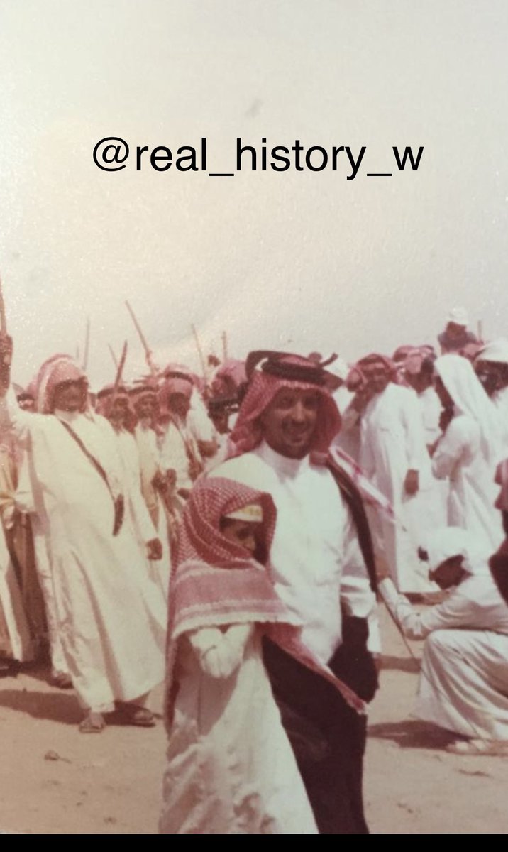 real_history_w's tweet photo. #مطير
#الصمان
للشاعر سعد بن سرور المطيري :
مدهال سمحين الوجيه السفيره
وعز الرفيق اللي من الحمل عجزان
اللي لربعه دوم يضحك نظيره 
وعز لهم لامن وجه الدهر شان.
..................
صوره نادره للشيخ عبدالعزيز بن بدر بن وطبان بن عمر الدويش التقطت في هجرة الشيط عام ١٤٠١ هجري. https://t.co/ExyTrEpuuH