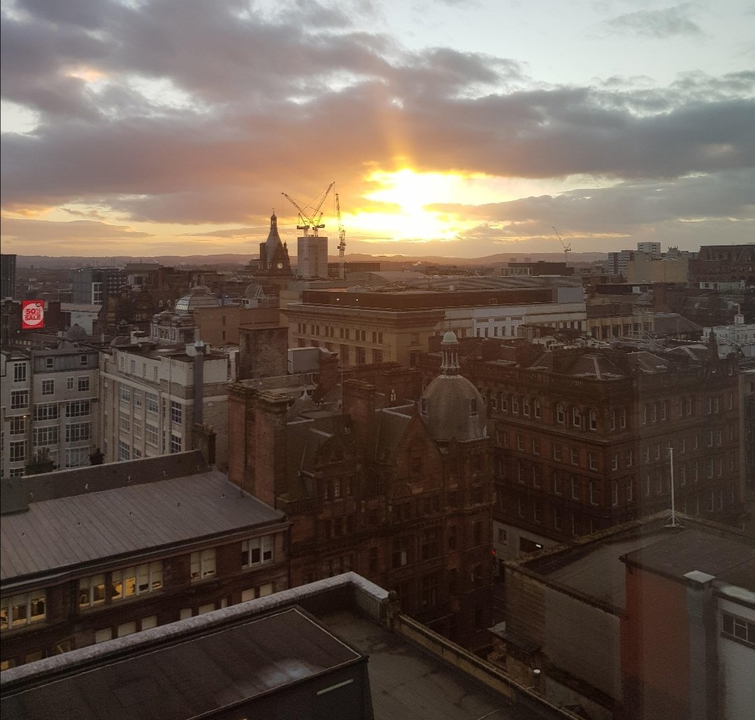 Paulagatt's tweet photo. Sky over Glasgow. https://t.co/2hqreMfp6Z