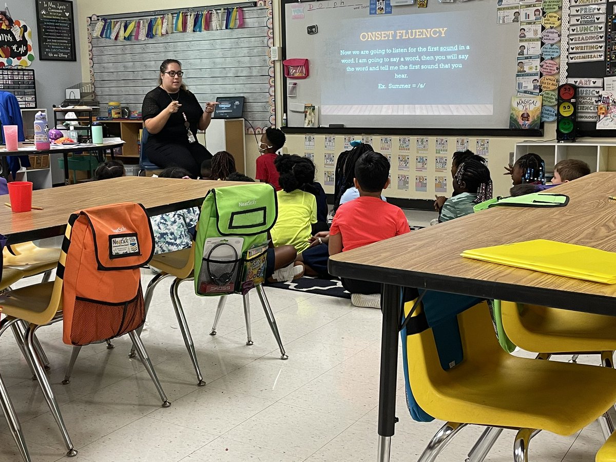 Another day, another great start with @HeggertyPA! <a href="/Mrs_JLyle/">Jacqueline Lyle</a> and her second grade friends all getting off on the right foot! <a href="/DunwoodySprings/">DunwoodySpringsElem</a>