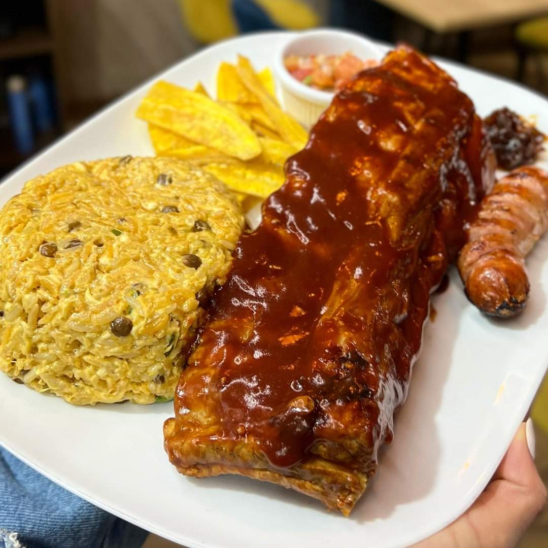 Rukito_grill's tweet photo. Hoy MARTES todos tus platos con un chorizo GRATIS. 📍alborada 12y30 a 11 Pm 📍urdesa de 5 Pm a 11 Pm te esperamos con bellezas cómo estás platos desde $6 hasta $30. 😋 https://t.co/P0jHQ0B451