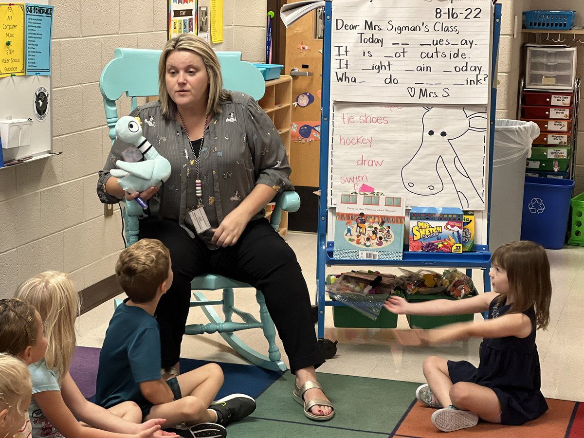 MrsSigman5's tweet photo. We had the best morning with @MrsS_andCrew!!! Thank you so much for all the laughs and fantastic story. We love you!!❤️ https://t.co/KZKP4W3GIA