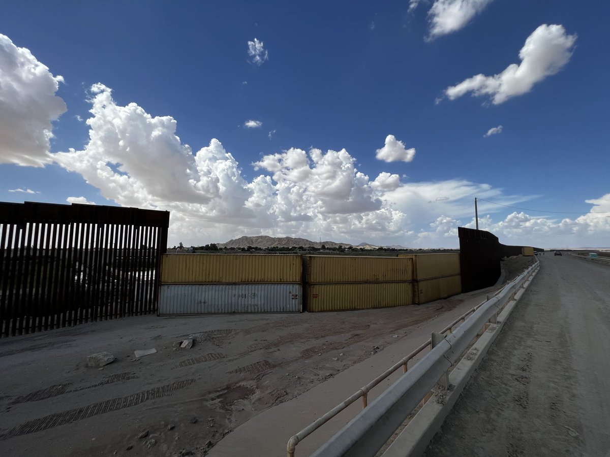 JWLines's tweet photo. @DougDucey @TimRoemerAZ #Arizona is mobilized doing the job that that DC wont.BP can now focus on the bad actors , narcotics, human smugglers and counterfeiters assaulting our border. #BorderSecurity is #NationialSecurity https://t.co/zfCo5o8kea