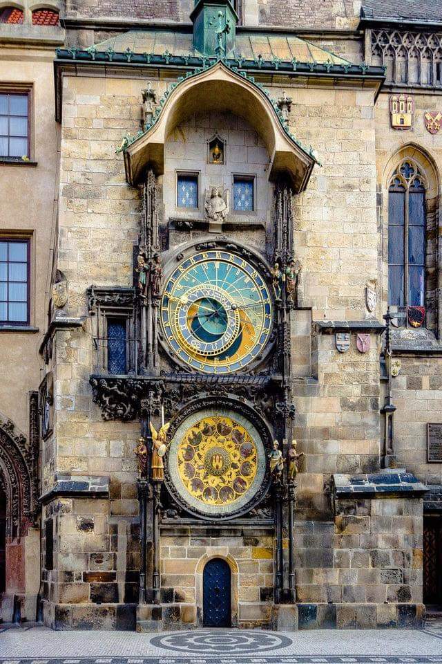 historydefined's tweet photo. Installed in 1410, this 600-year-old clock in Prague is the world's oldest astrological clock still in operation. https://t.co/G3PaImveme