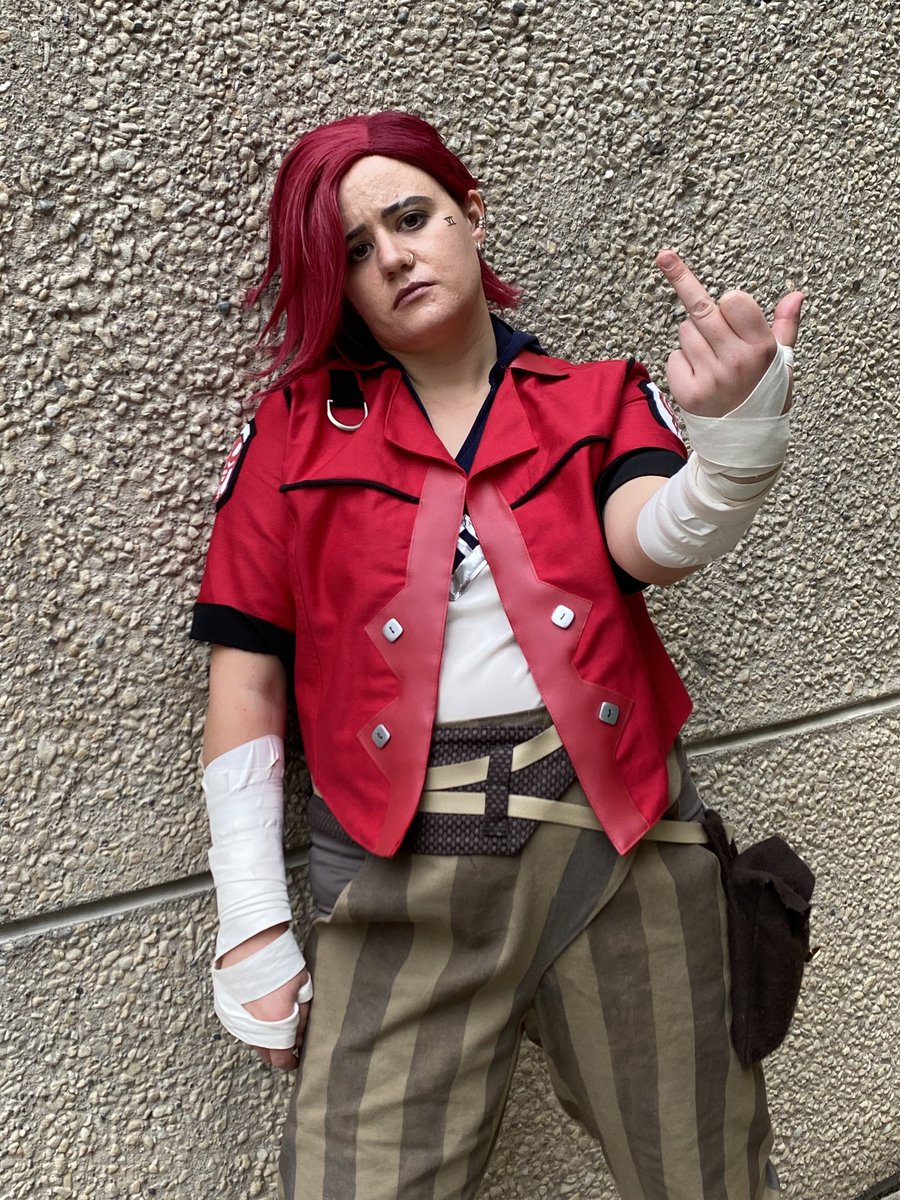 vodachuck's tweet photo. hopping back onto twitter to say I had a blast cosplaying Vi at CONvergence this weekend ❤🤛 thank you @SilvyrValkyrie for doing my wig and being the best Jinx at the con!

#Arcanevi #arcanecosplay https://t.co/EqdlVA3Ou4