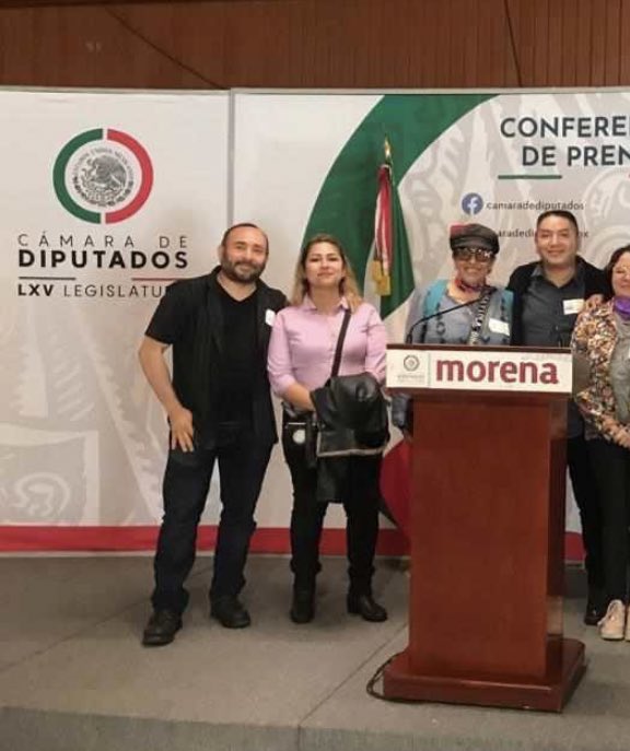 Sofiopez_019's tweet photo. Arriba las manos ! El día de hoy fue presentada la banda delincuencial de @OscarHidalgoMo  que se dedica a despojar a los adultos mayores de sus locales y sus inmuebles, Morena si es la mafia del poder  @CoyoteDenuncia  @denuciacoyoacan https://t.co/njSgxlkFTh