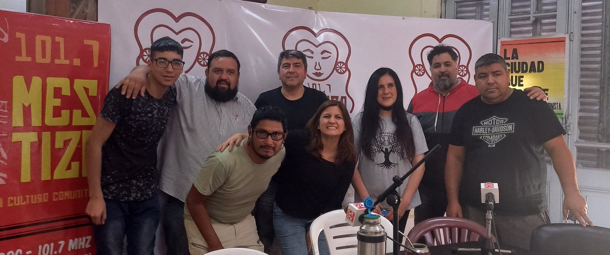 mestizajunin's tweet photo. 🤝Comunicación para hacer ciudad! 

Suscribite a nuestro canal de YouTube "Mestiza Junín" para seguir nuestros programas.
🎧Estamos en vivo por https://t.co/HunWguwg3u 
📻 Sonamos por el 101.7 FM 
.
.
.
.
.
#mestizajunin
#comunicacionparahacerciudad 
#casadelpueblojunin https://t.co/PXykmo4bvB