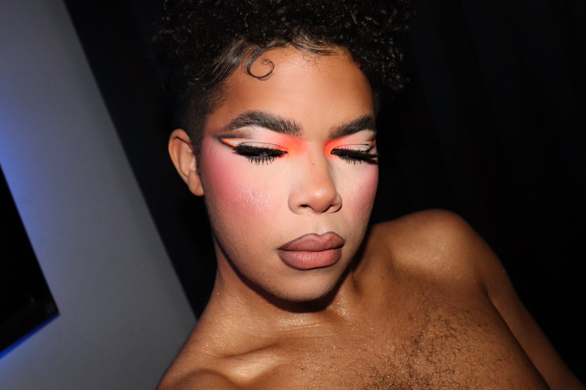 RPGT23's tweet image. Who else loves a neon orange moment? #neonmakeup #meninmakeup #orangemakeuplook #smallbeautyinfluencer
