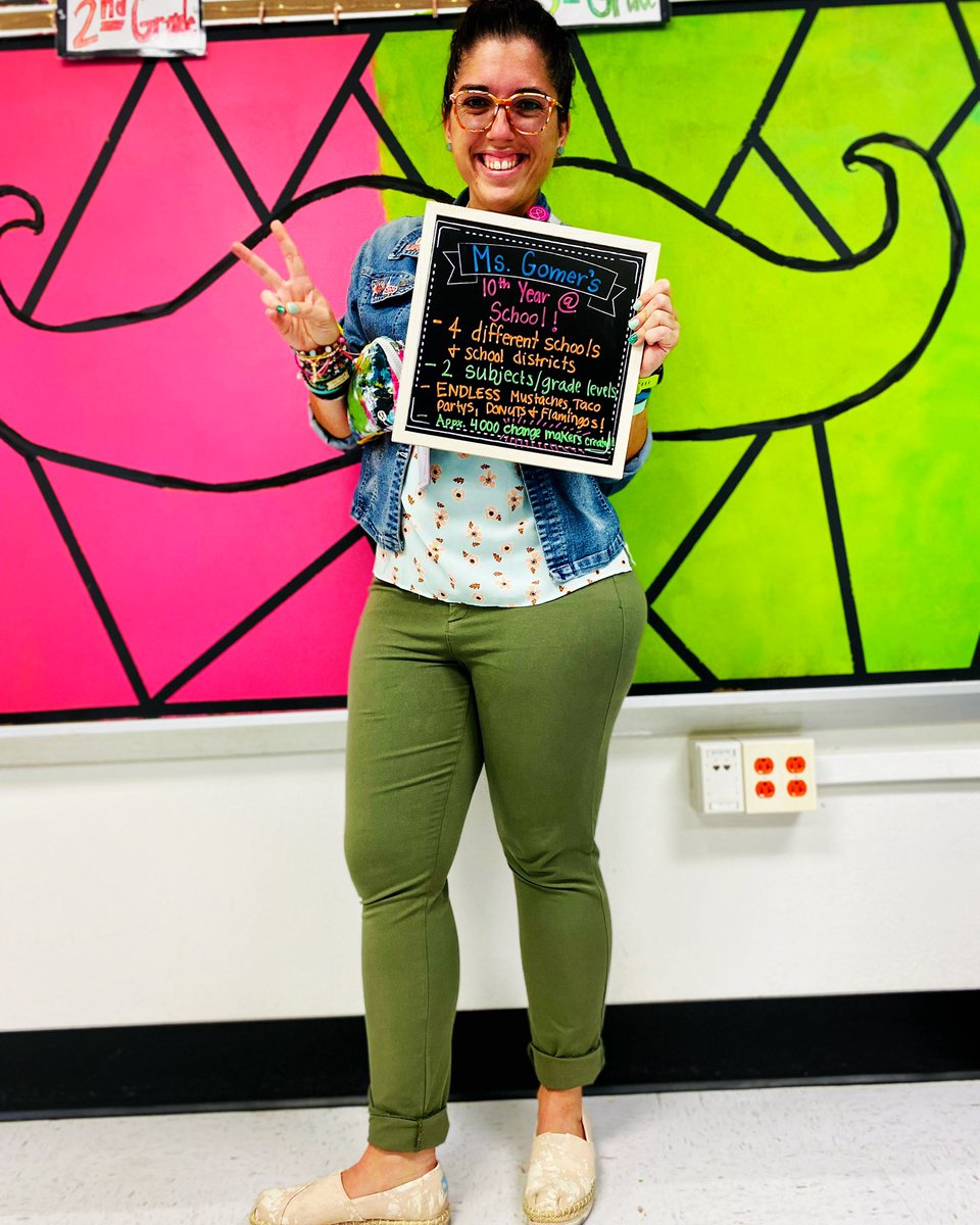 MsGStacheQueen's tweet photo. First &amp; Second Day of School at my new campuses! All of my students are ready to be #changemakers in the Arts 🎨 @DISDBiomed @BishopArtsSTEAM #SciencestartsHere #designedtothrive #OOTD @dallasschools @dallasisdvpa #year10 https://t.co/tHBEmTfiCA