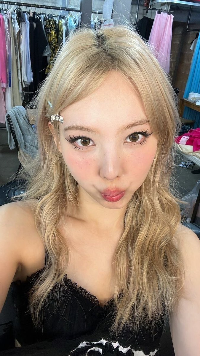 truly2chae's tweet photo. https://t.co/jDek89jOjK
n4yeon was hungry all day so jyp daddy came through with his huge, filling cock #twicensfw #nayeonnsfw https://t.co/Jpk2hQD0R0