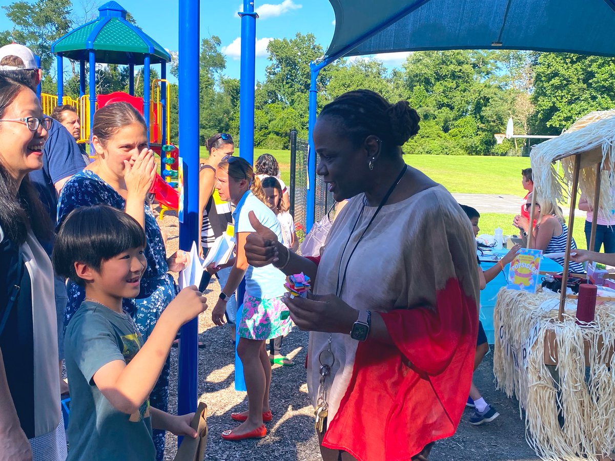 Sunshine ☀️ for tonight’s popsicles with the Principal <a href="/WMEaglesSoar/">Meishe Thirus</a>.