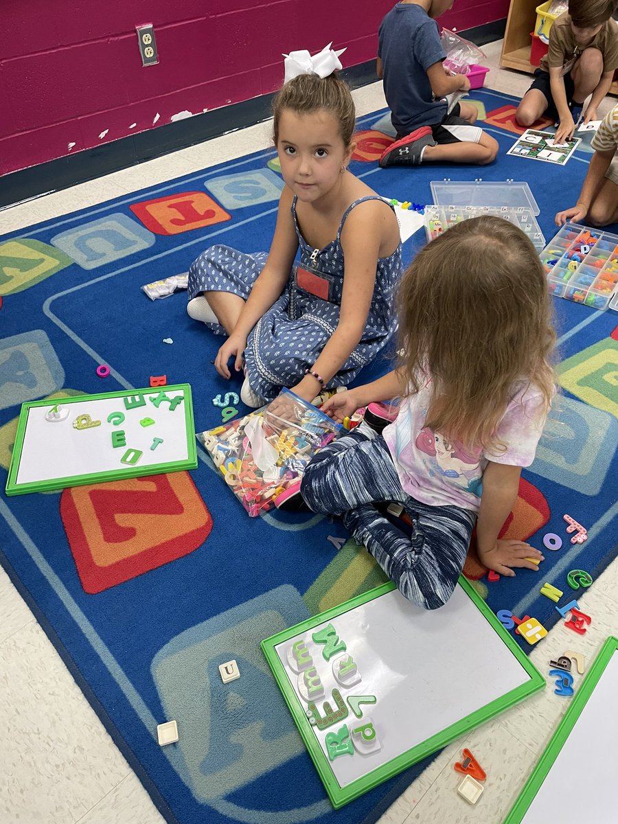 Ms_Neals_class's tweet image. Kindergartners starting literacy stations on day 5! So proud of these little Mustangs! @FairOaksRanchES @JSHULTS_BISD