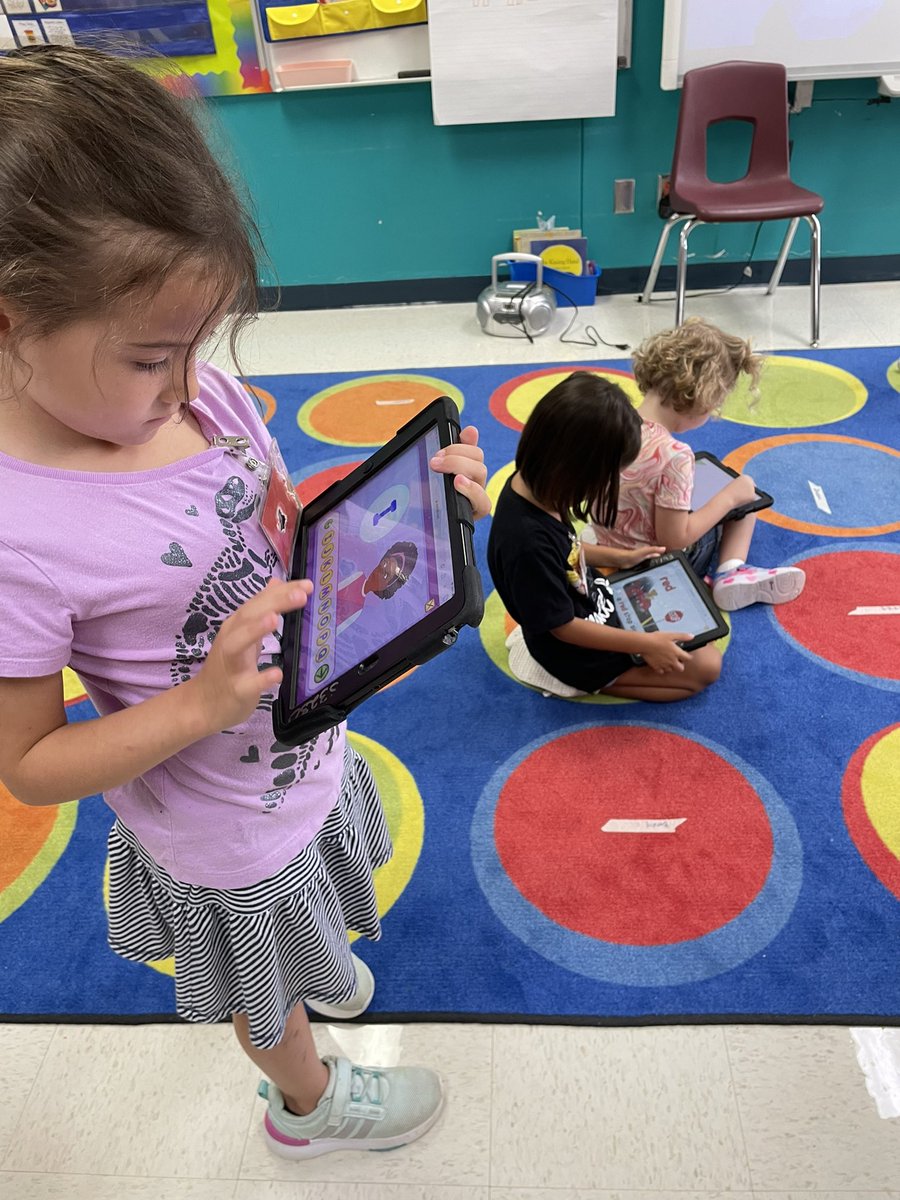 Ms_Neals_class's tweet image. Kindergartners starting literacy stations on day 5! So proud of these little Mustangs! @FairOaksRanchES @JSHULTS_BISD