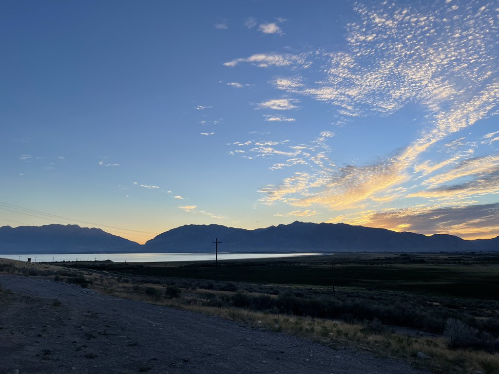 UtahLake4Real's tweet photo. Woke early this morning, like I do every morning, for the sunrise. #Utah #utahvalley https://t.co/Ywhgpf6EKQ