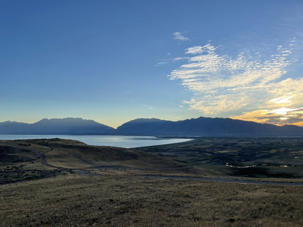 UtahLake4Real's tweet photo. Woke early this morning, like I do every morning, for the sunrise. #Utah #utahvalley https://t.co/Ywhgpf6EKQ