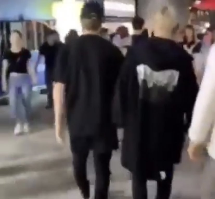 chanlixthing's tweet photo. remember when chan and felix went on an ice cream date and chan gave felix his hoodie 🥹 https://t.co/dBqUzFNfKh