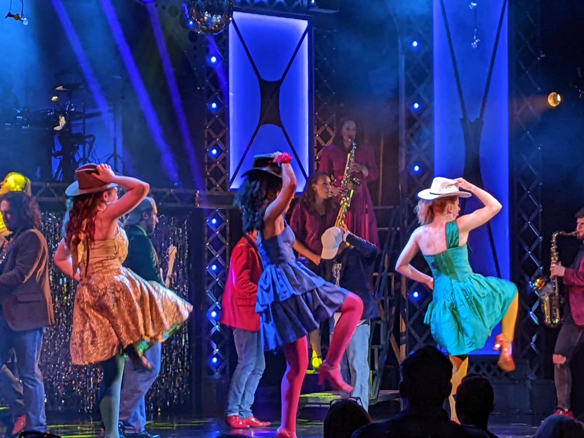 What a barrel of fun, <a href="/FootlooseTour/">Footloose</a> was at <a href="/NewWimbTheatre/">New Wimbledon Theatre</a> tonight. @JChrisHawkins gave a hugely physical performance as Ren, <a href="/AstonMerrygold/">AM</a> had wonderful comic timing &amp; <a href="/oonagh_111/">Oonagh</a> was a spirited Rusty, along with the ever-reliable <a href="/DarrenDOfficial/">Darren Day</a>. Cut loose and see it!