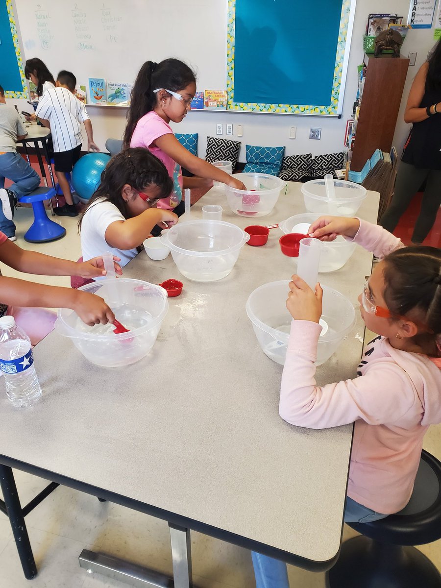 elizbarrett7's tweet photo. #handsonlearning #littlescientists #misdscience #magnoliaisdbilingual #mpesleadtheway https://t.co/PrixPYNqFv
