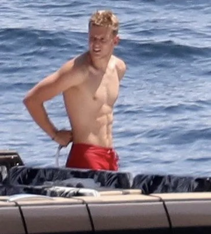 sunshinemick47's tweet photo. MICK SCHUMACHER JUST STOLE MY FUCKING BREATH OH MY GAWD https://t.co/adyPDOIP2c