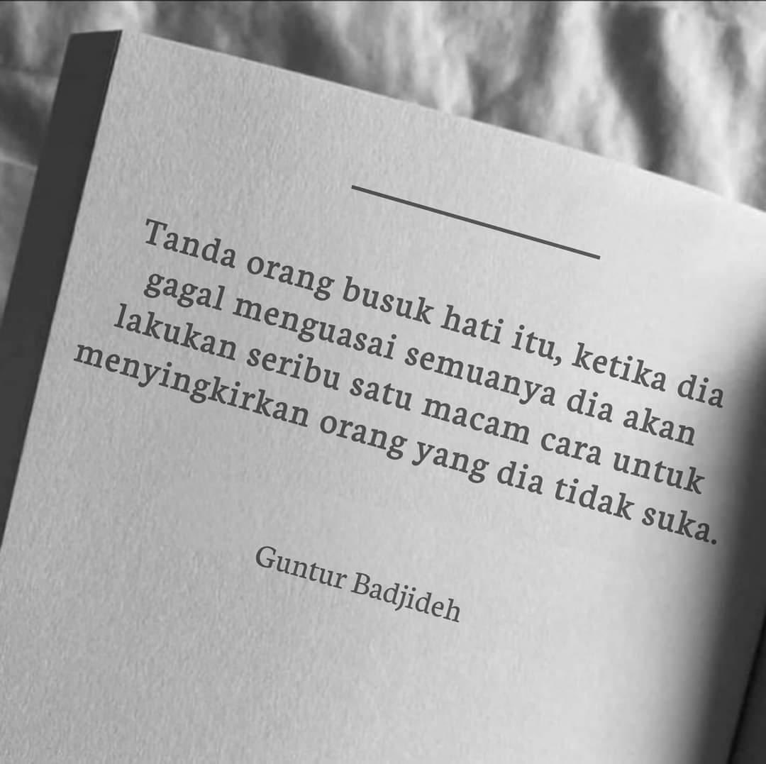 Pernah ditempat itu. Bukan org jauh. Tapi paling rapat. Sakitnya tu ALLAH je tau. And Alhamdulillah tempat sekarang lagi better😊 bersyukur juga disingkirkan sebegitu cara😉