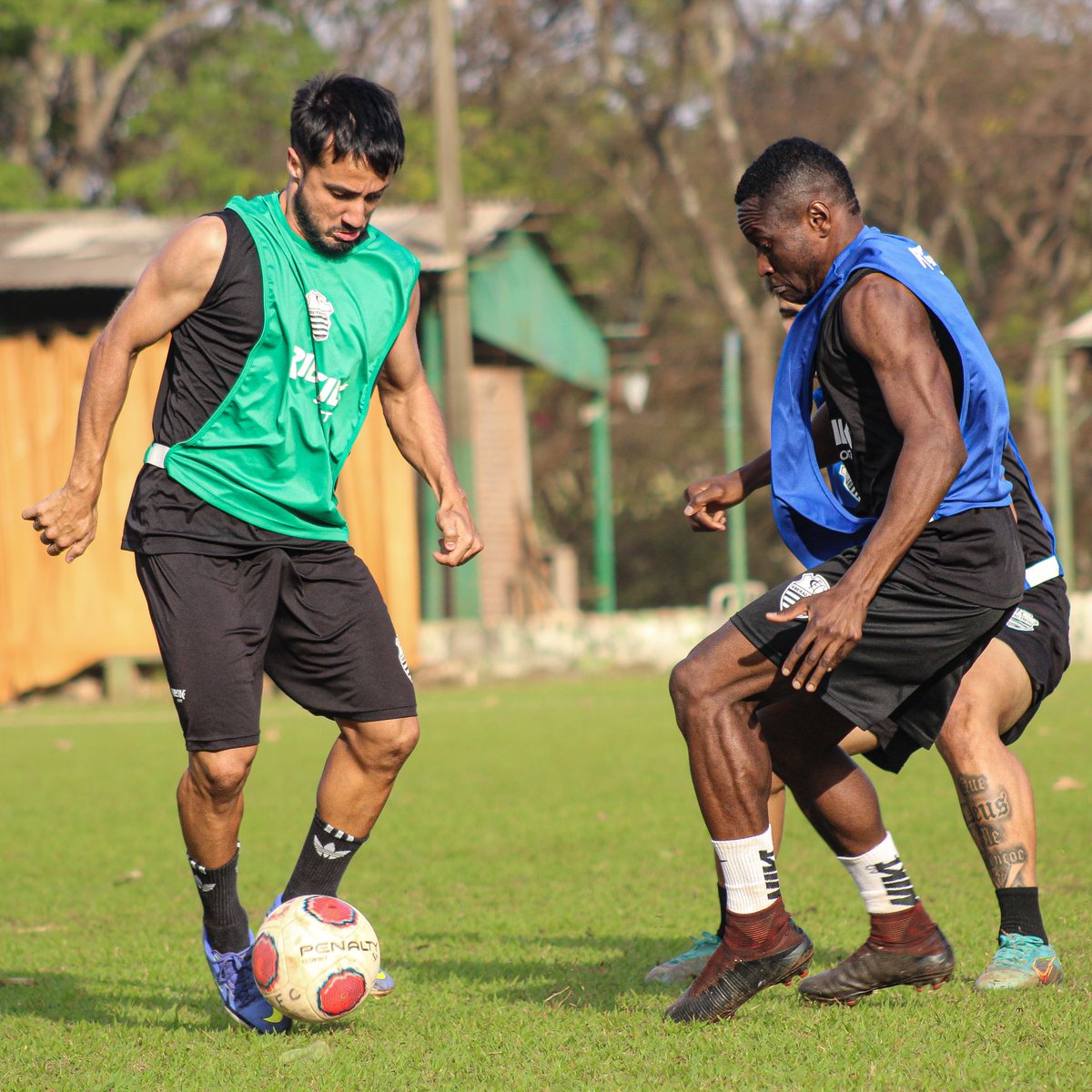 ComercialFC's tweet photo. Chegou e já treinou! 🔐🦁 O meia Carlos Alberto também está #FechadoComOMeuLeão e aguarda a regularização da documentação para estar em campo no sábado contra o Marília. 
Nesta tarde de terça-feira (16), treino na Fazenda Santa Maria.
⠀⠀⠀⠀⠀⠀⠀⠀⠀⠀
#VaiMeuLeão #ComercialFC https://t.co/plfWNWcGqg