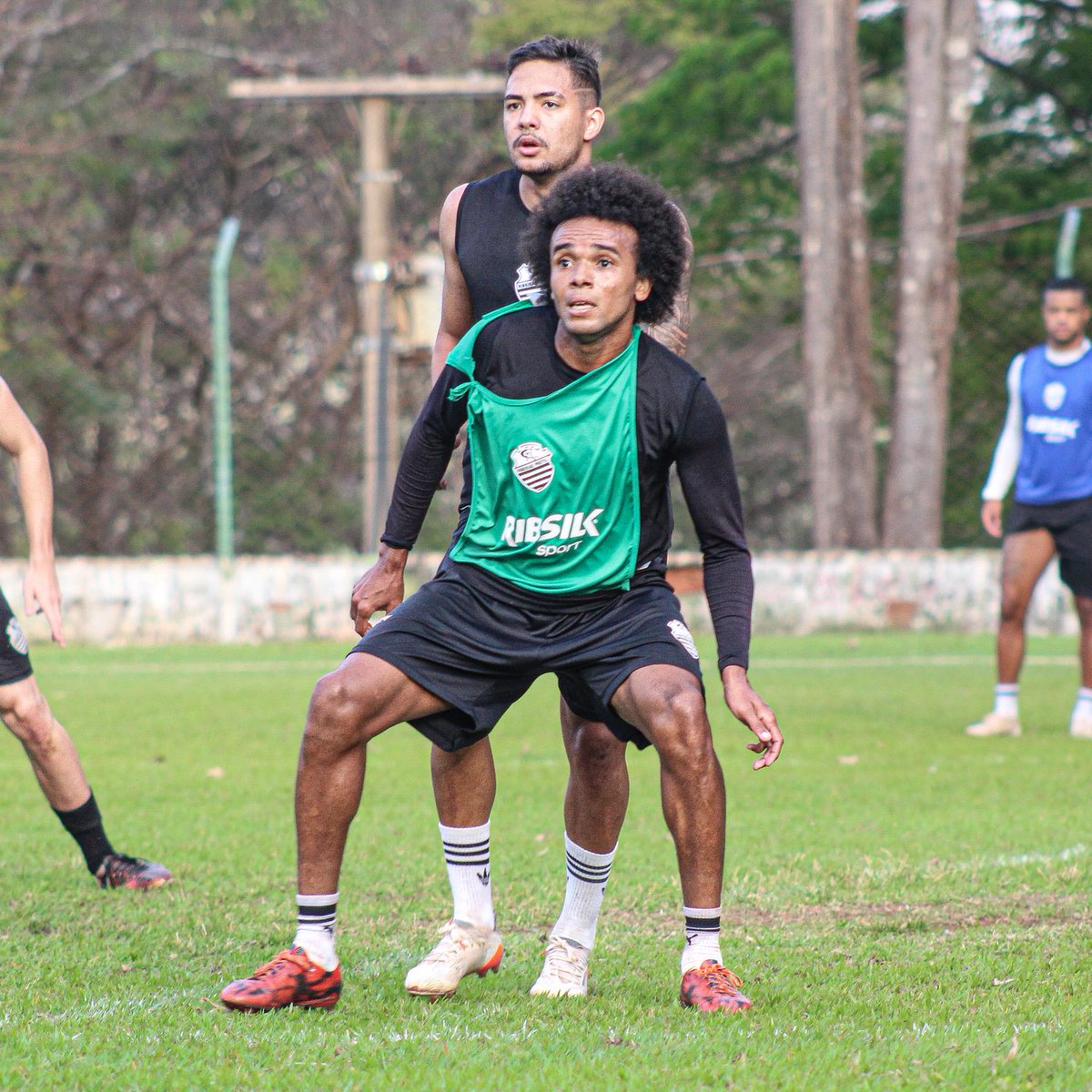 ComercialFC's tweet photo. Chegou e já treinou! 🔐🦁 O meia Carlos Alberto também está #FechadoComOMeuLeão e aguarda a regularização da documentação para estar em campo no sábado contra o Marília. 
Nesta tarde de terça-feira (16), treino na Fazenda Santa Maria.
⠀⠀⠀⠀⠀⠀⠀⠀⠀⠀
#VaiMeuLeão #ComercialFC https://t.co/plfWNWcGqg