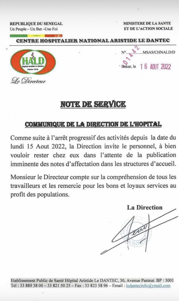 autruicomoi's tweet photo. Nous sommes le lendemain de la fermeture de l’hôpital. La Direction envoie ses notes de services au Personnel de l’hôpital💁🏾 #LeDantec https://t.co/Od46Qkv4Fv