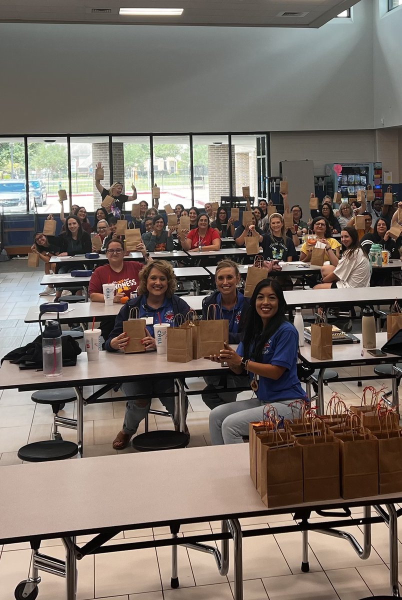 cfisdowens's tweet photo. Crossbridge, our adopted church, loves and supports our staff and students! Thank you! @CyFairISD @CFISDnoticias @cfisdowens https://t.co/1weLsdFn4Q