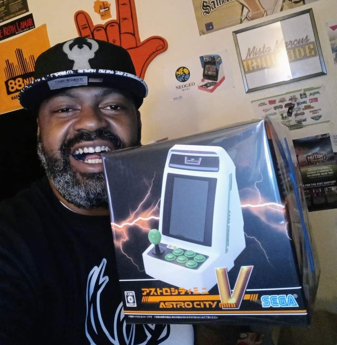 retrominis's tweet photo. Look what @MISTAMARCUS Got!!! FINALLY Got His Astro City Mini V today!!! He'll go Live Later In the Group to Play Some Of the Games on a Bigger TV with the (AWESOME)Astro City Mini Controller!! #RetroMiniArcades #AstroCityMiniV #SEGA

https://t.co/L1hKQQxmmd https://t.co/pF8UZTZrjh