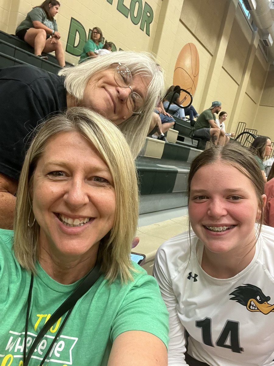 ReneeSc47619923's tweet photo. Let’s go Ducks! Cheering on the Lady Ducks! #ThisisTaylorISD https://t.co/5dxry3Jex3