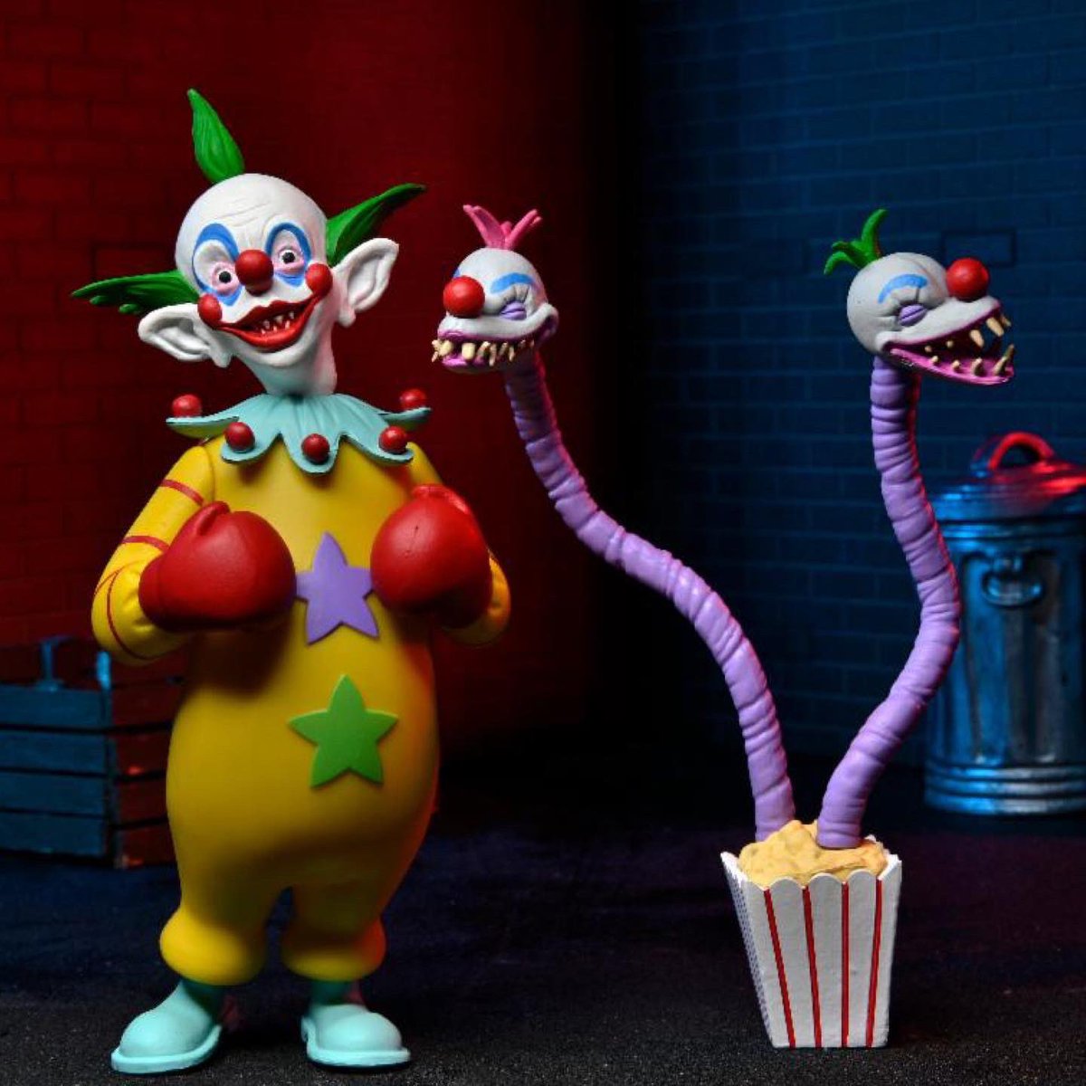 TimeBombToys's tweet photo. Series 7 of NECA’s awesome Toony Terrors line is now up for preorder on our site. Featuring Shorty (Killer Klowns from Outer Space), Scott Howard (Teen Wolf), Alien (They Live), and Ghouliana (The Beauty of Horror). https://t.co/ZSuwllqewA