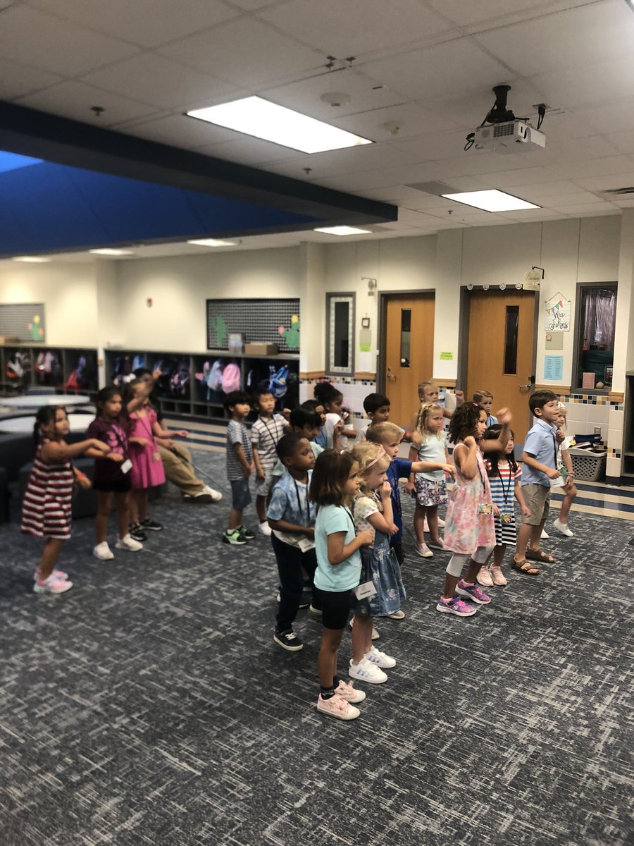 I had the best time in Library and PE 2 with Kinder and then went to explore science tools and connect with 5th graders! #FISDmadetoshine <a href="/Bledsoe_Elem/">Bledsoe Elementary</a> @srklingenberg