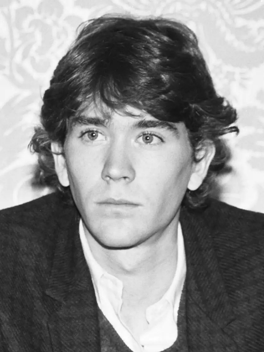 Happy Birthday to Timothy Hutton .. 