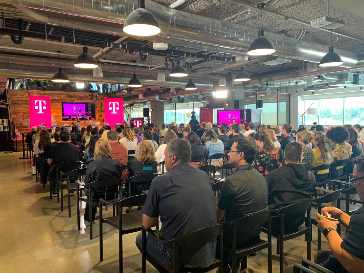 marcuseast's tweet photo. One of my favorite things is getting together with the @TMobile leaders and our fantastic employees to celebrate our 🔥 quarterly results!
It's even better when I have some #magentaswag to hand out 🤩 https://t.co/gvlTwcF62M