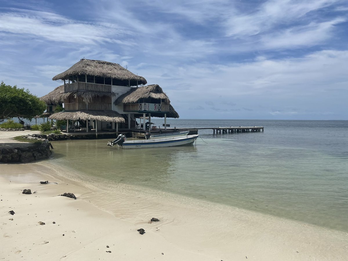 SiClancy's tweet photo. Adios Colombia, you wonderful country full of amazing people, great food, &amp; crazy drivers! A magic three weeks of edgy cities, deserted desert islands, mad tropical storms, the best restaurant ever, stunning street art &amp; amazing company. Shoutout to Cali: what a place #garyjohn https://t.co/b0ysHfHQ6R