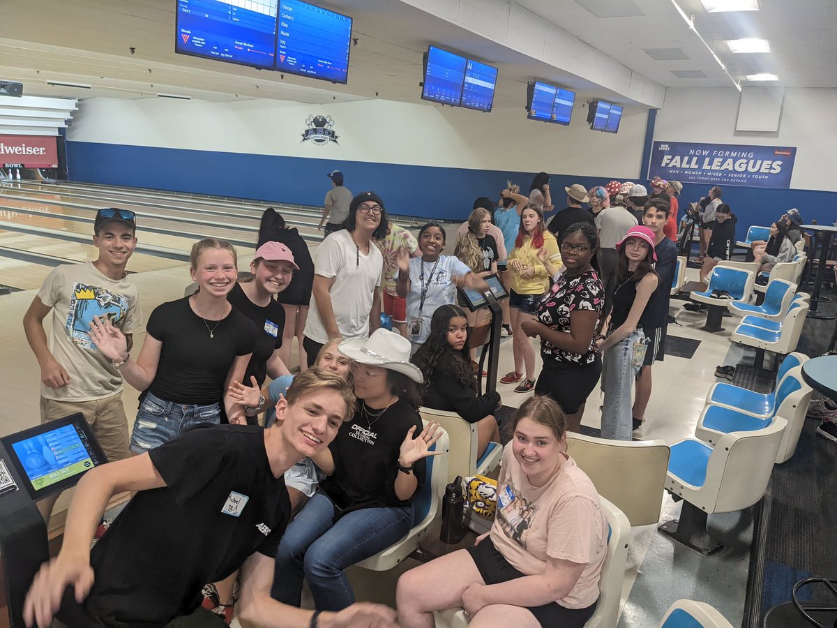 Nothing bonds a band like bowling #bandcamp2022