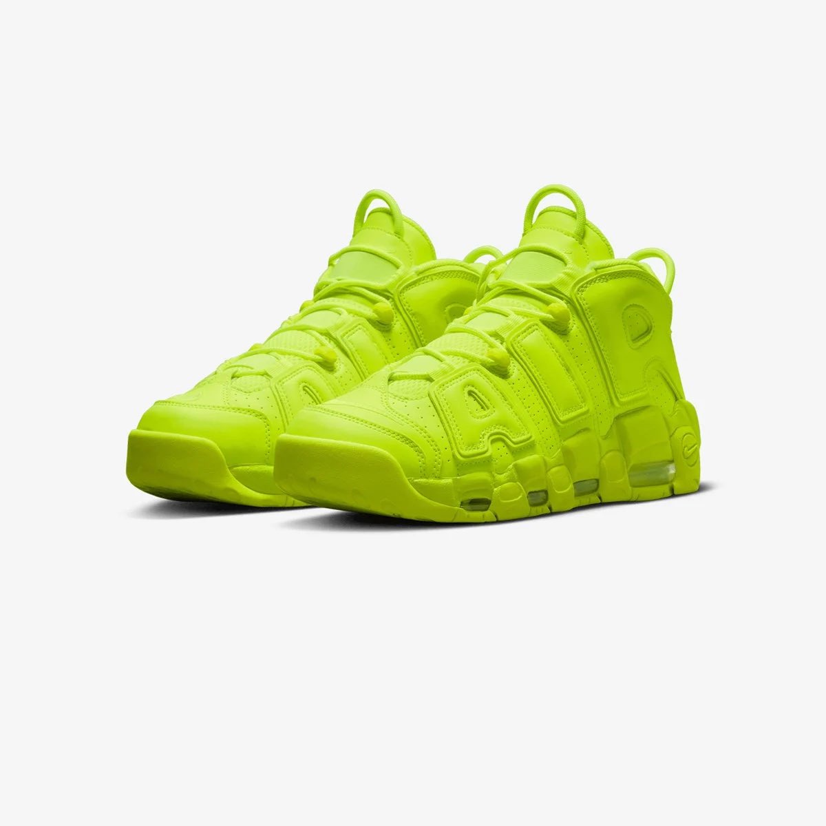SNKR_TWITR tweet media