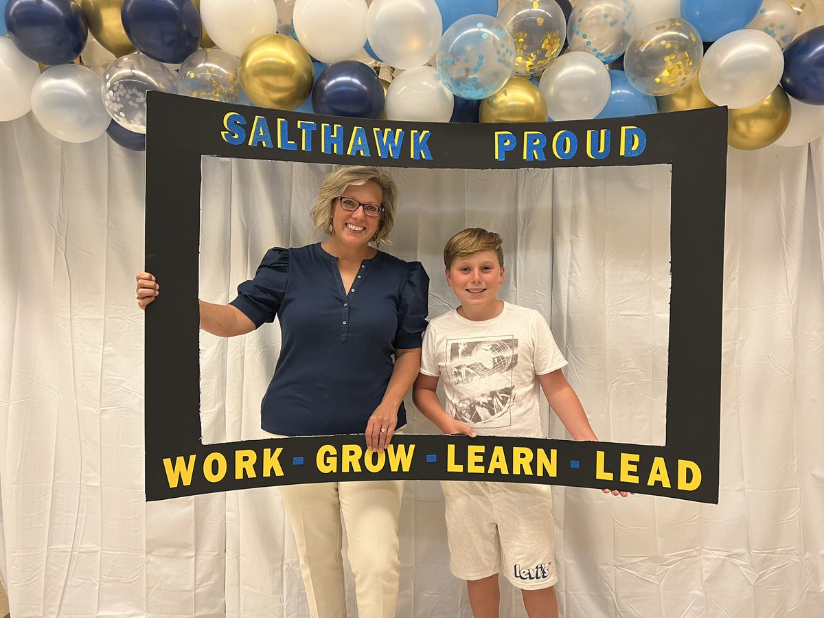 mrs_melevans's tweet photo. Feedback from enrollment: We’re nervous about lockers!
So what do we do? We take a potential problem & turn it into an opportunity to build a #PeakMoment for our kids & their families. #FirstDayEve spent practicing lockers & walking their schedules = success! #PowerOfMoments https://t.co/HX24e8VdZT
