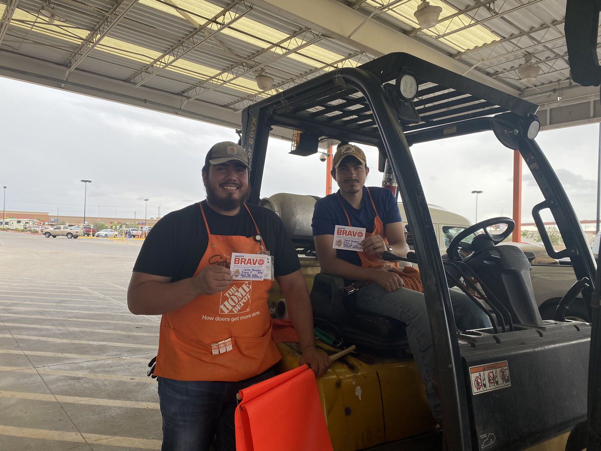 DianaSundermann's tweet photo. Great job Carlos and David!!! Thank you for your commitment to forklift safety. 👍🏼😃@Fuerstenberg15 @krys_ann88 @OscarM_8523 @Dalton8523 @Yolanda_8523 @valbroncos @Pro8523 @_Nanaa21 https://t.co/kuGW3TasV4