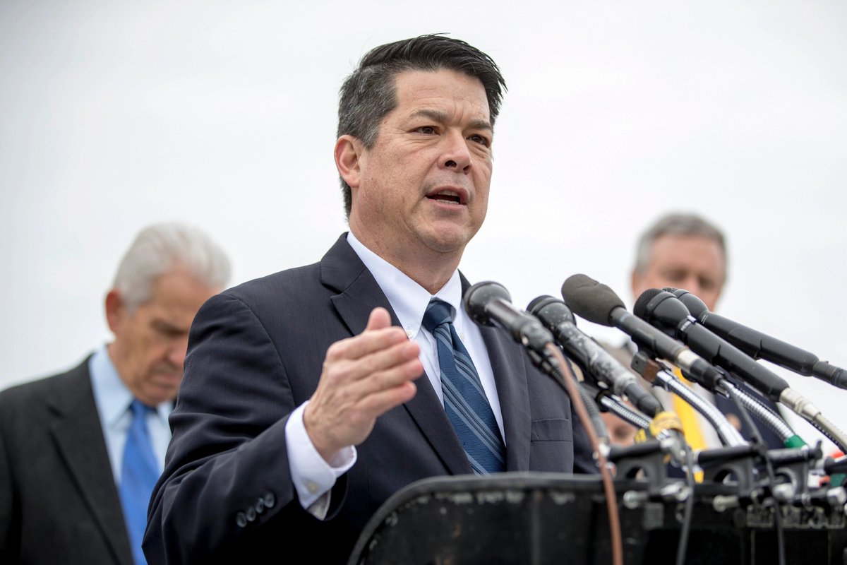 🇺🇸 Former US Congress Member TJ Cox has been charged with 15 counts of wire fraud and 11 counts of money laundering. 

#BLUX #Metaverse #NFTs #NFTCommunity #CryptocurrencyNews