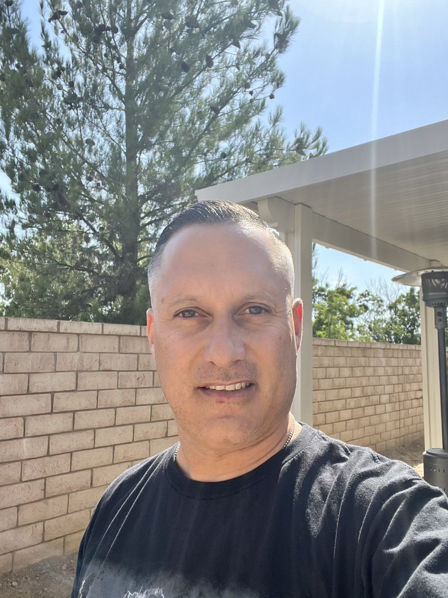 Barber told me that half shaved hairstyle is now in trend and gave me this haircut. So I paid him the half amount of the full shaved. 😂 💈 ✂️ 👴🏼

#instagood #barber #sun #love #selfie #highandtight #haircut #smile
