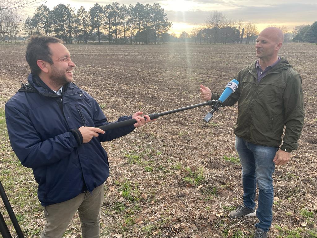 matiasftlestani's tweet photo. Conversamos y compartimos una mirada a la situación agrícola global. Hablamos sobre la dinámica productiva y la reserva de valor estratégica de los silos bolsas y también, sobre los  derechos de exportación e impacto productivo. 

#agriculturainteligente https://t.co/PzmdhaXfGn