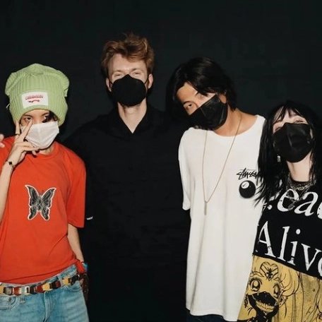 BTSArmyCreates's tweet photo. JHope and RM went to a @billieeilish concert and they met her and her brother @finneas!!๐๐๐๐ค๐ค๐บ๐ฐ๐ท @bts_bighit @BTS_twt #BTS #JHOPE #RM #BillieEilish #HTESeoul #HTETour #BTSARMY https://t.co/CpGEABw5UJ