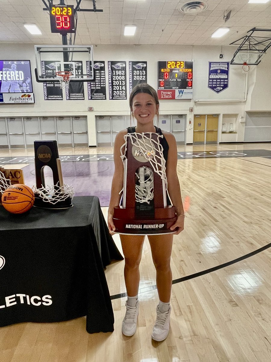 LivPeterson13's tweet photo. After an awesome visit with @coachcarollo and @coachhammer_uww . I am extremely grateful to have received an offer to play for @UWWWomensHoops !! Thank you so much for everything today! 💜 https://t.co/pcN9lrsobi