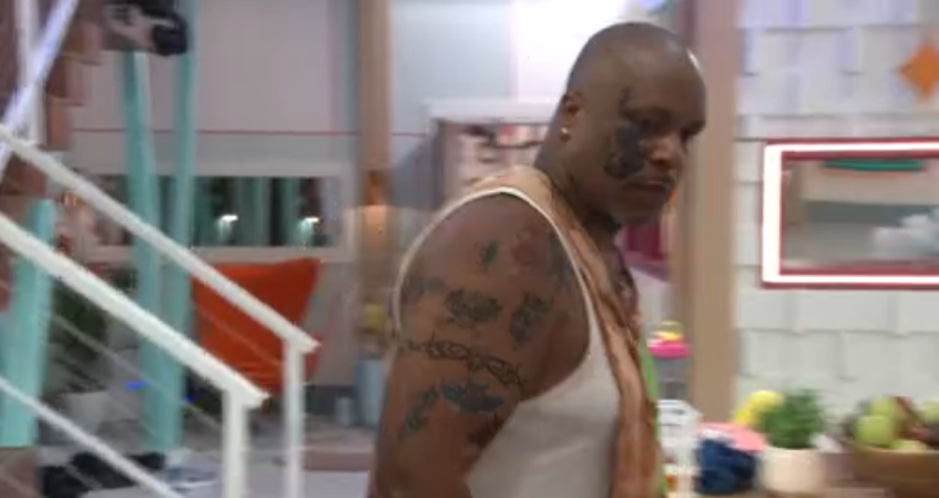 BBLiveUpdaters's tweet photo. #BB24
Terrance living his best #ink182 life in he kichen
General chit chat outside with Britt/Monte/Turner
Monte-We have no idea how we're liked right now, we could be adored
Britt would love to meet the ppl (the fans of hers) https://t.co/wOofEsMNbP