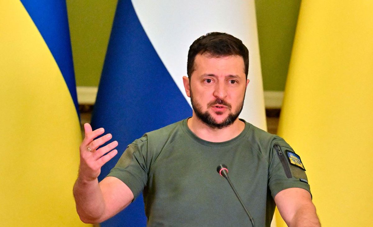 Zelensky pide a los ucranianos en las zonas ocupadas que se alejen de las bases militares rusas, en medio de una serie de ataques contra depósitos de municiones y líneas de suministro. Sigue aquí el minuto a minuto:
cnn.it/3pn2gDx