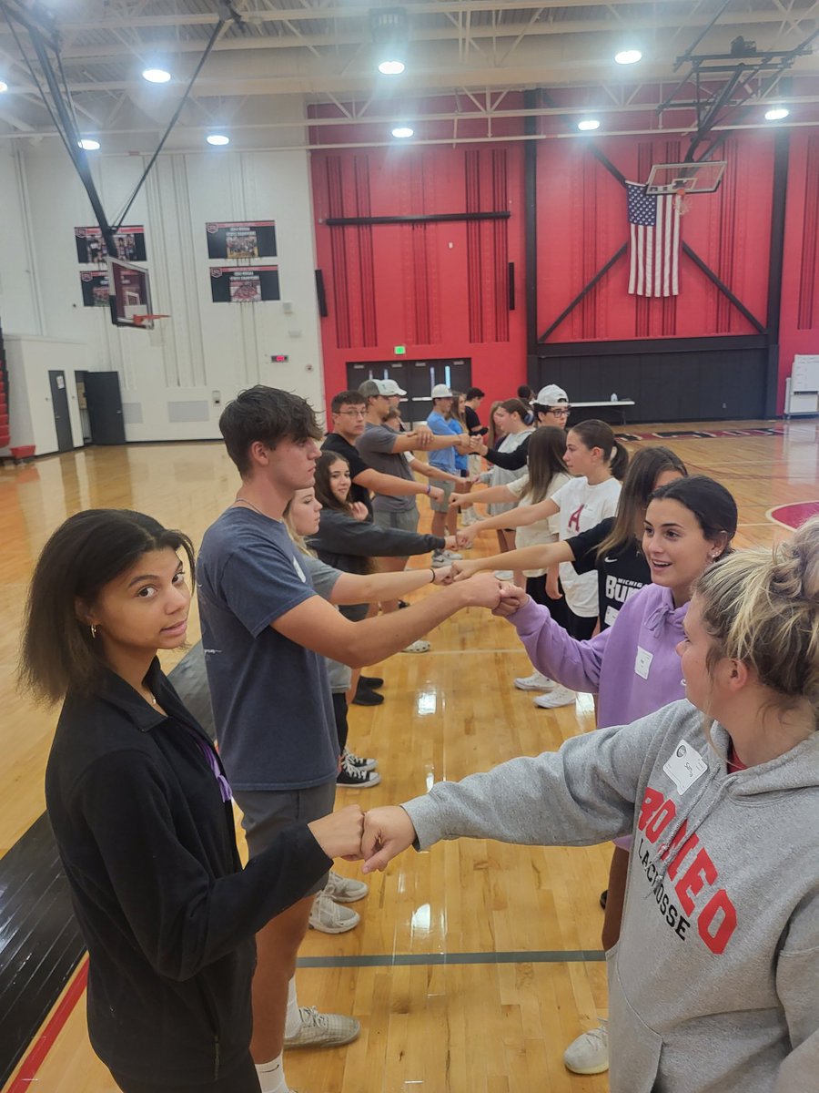 LinkCrewRomeo's tweet photo. 🤜🤛 #Classof2025 we are ready to give you some fist bumps! See you at 10th Grade Orientation on Thursday, August 25 @ 9 a.m.
@romeoschools @RomeoHighSchool @BoomerangPrjct https://t.co/eDOOpaQ51V