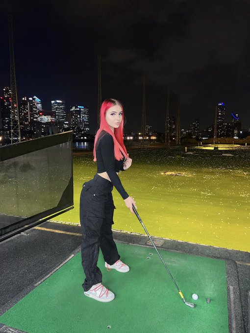 Watch kitty's leaked NSFW photo on TwXstars