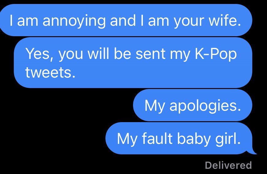 ALEXISLOONA's tweet photo. me: *gets a g-idle album and starts excitedly sending all of my pictures and tweets of my cat to my boyfriend*
my apology to my boyfriend who only likes loona: https://t.co/i8srs0awsk